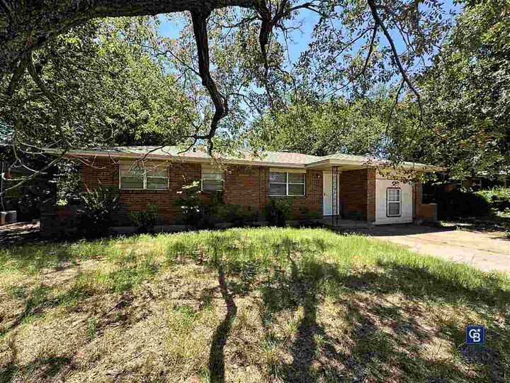 Property Photo:  5318 NW Columbia Avenue  OK 73505-5729 