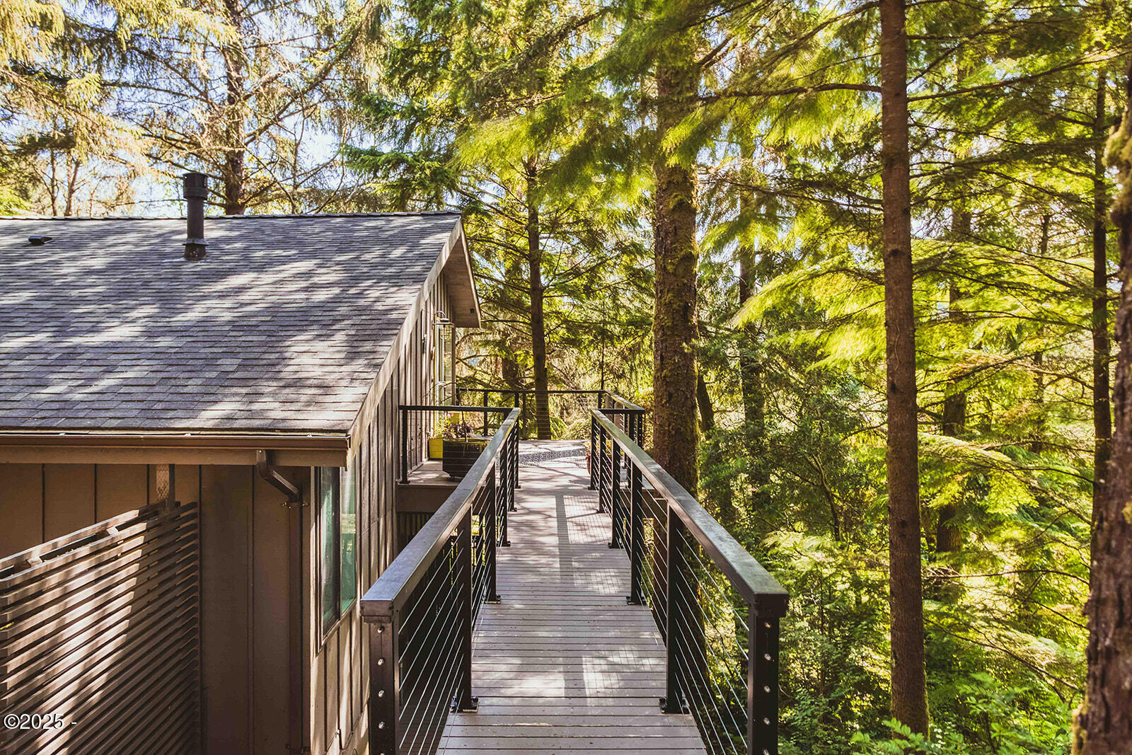 Property Photo: 111 Salishan Drive OR 97388