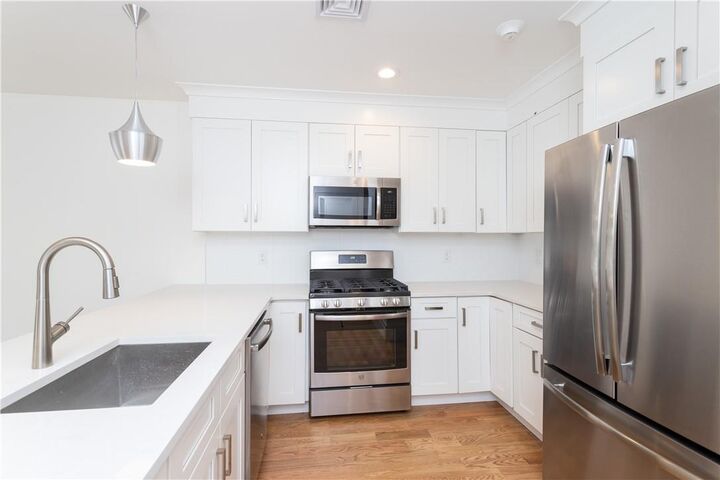Property Photo: 121 Fisher Avenue 14 NY 10606