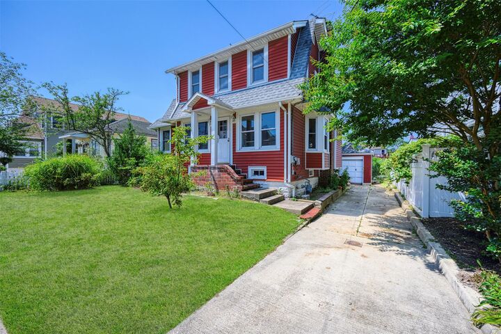 Property Photo:  142 Gordon Place  NY 11520 
