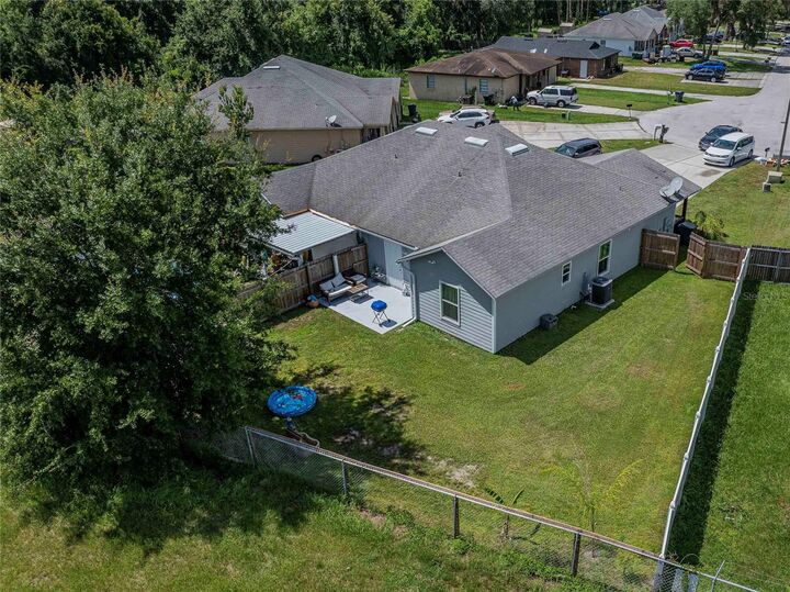 Property Photo: 608 Pineville Lane FL 33810