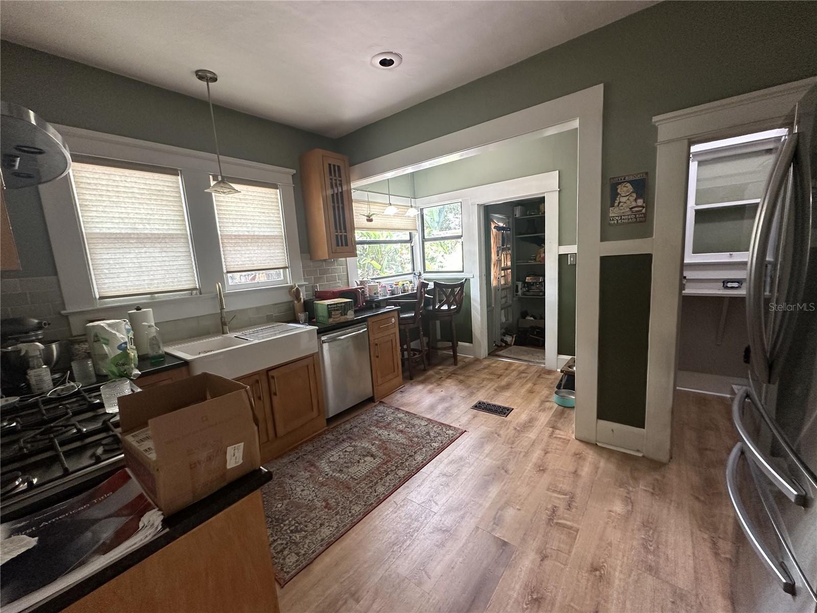 Property Photo:  106 W Powhatan Avenue  FL 33604 