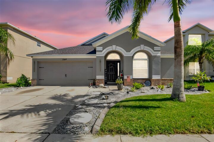 Property Photo: 2239 Roanoke Springs Drive FL 33570