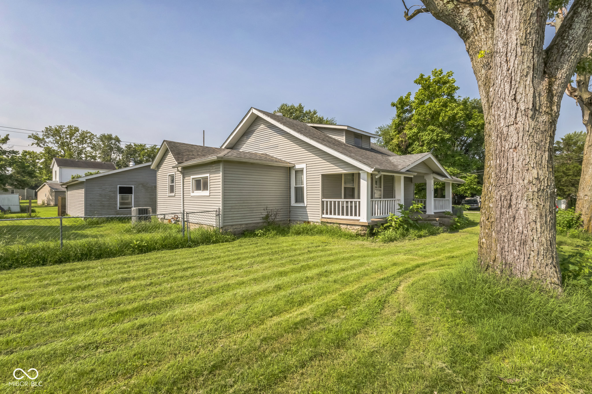 Property Photo:  610 E 10th Street  IN 47274 