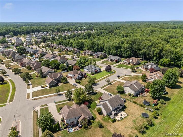 Property Photo: 27119 Landmark Drive MI 48134 9069