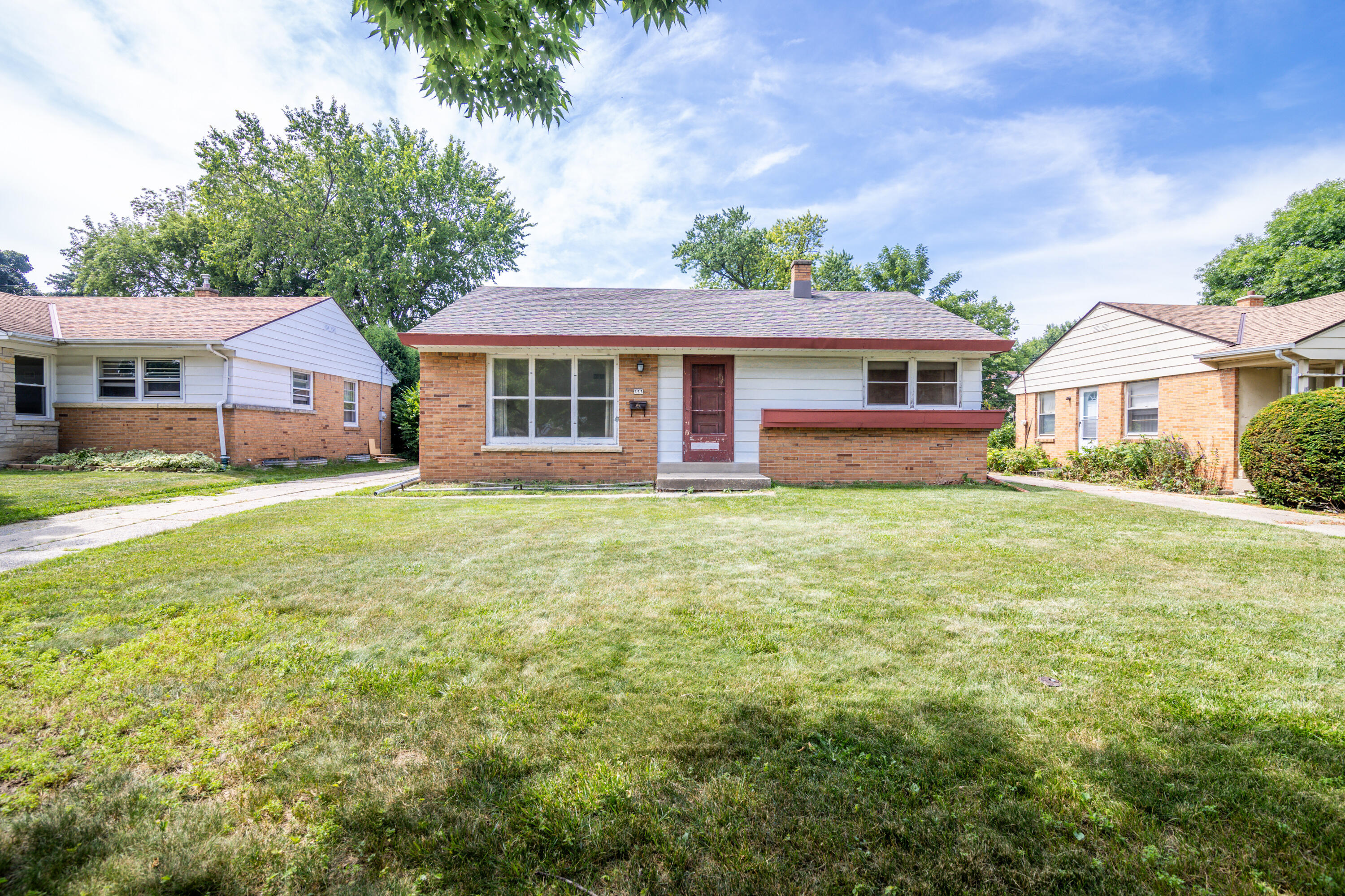 Property Photo: 555 Robertson St WI 53213