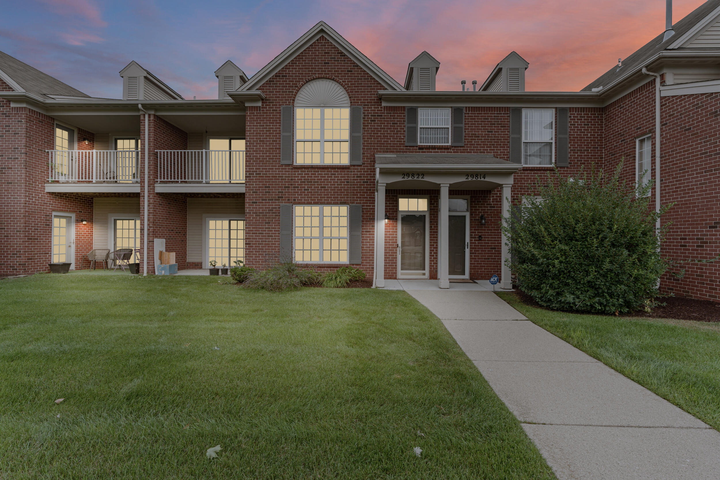 29822 Heritage Parkway  Warren MI 48092 photo