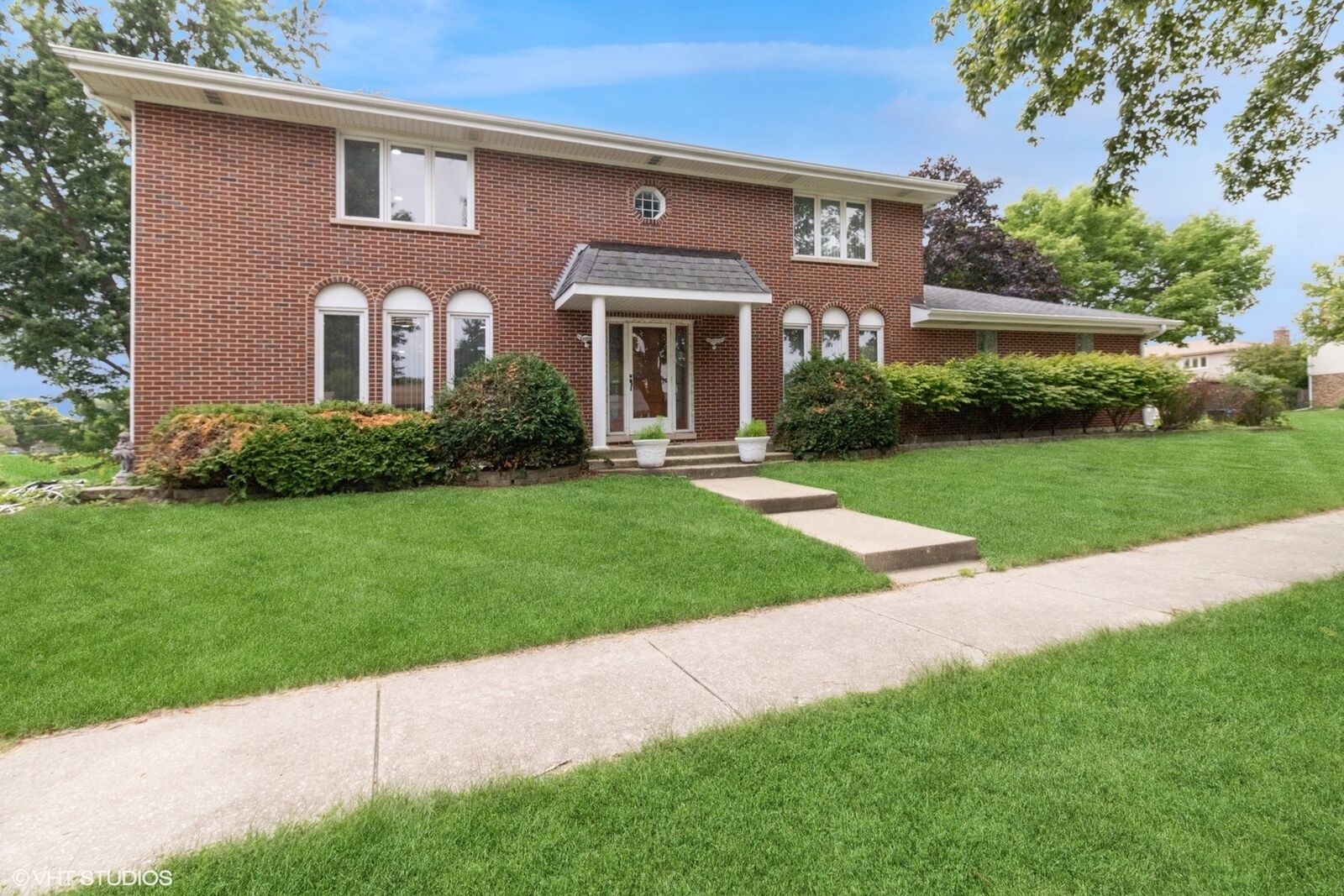Property Photo: 601 S Saint Cecilia Drive IL 60056