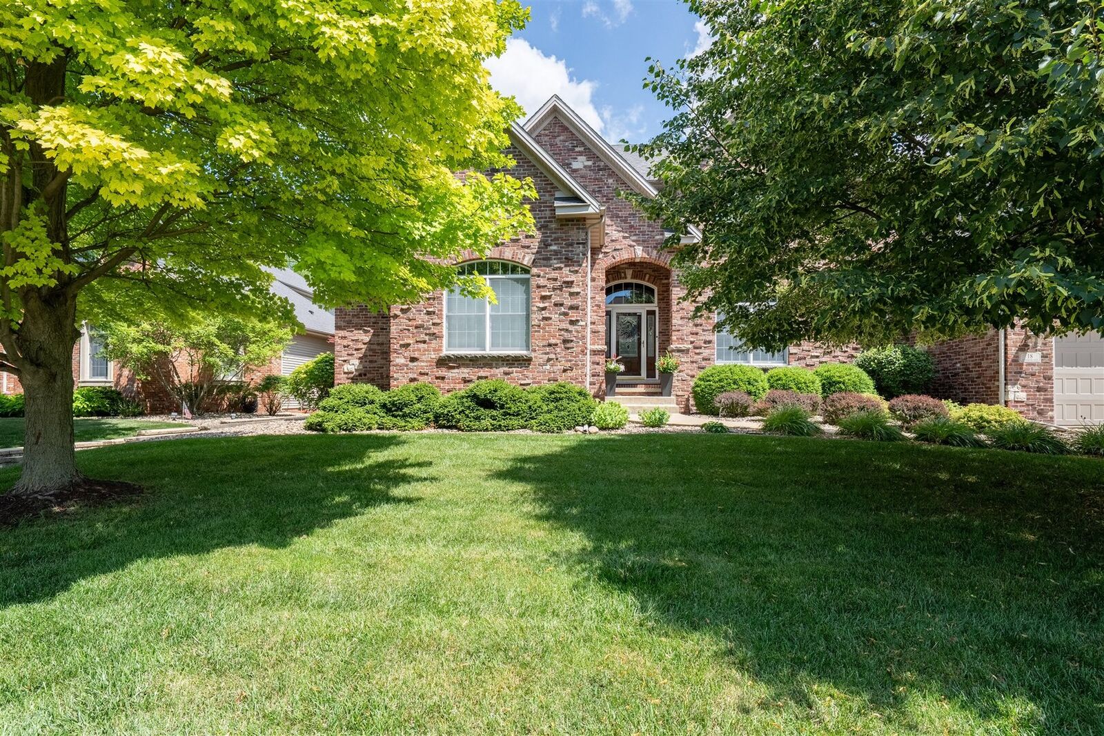 Property Photo: 18 Stonebrook Court IL 61704