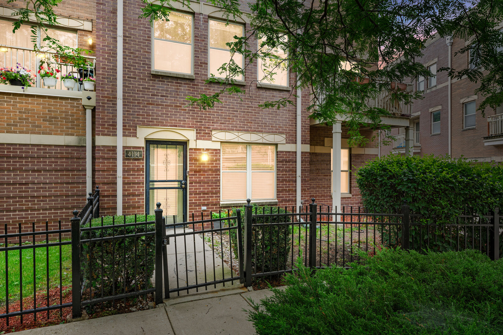 Property Photo:  4114 S Maryland Avenue  IL 60653 