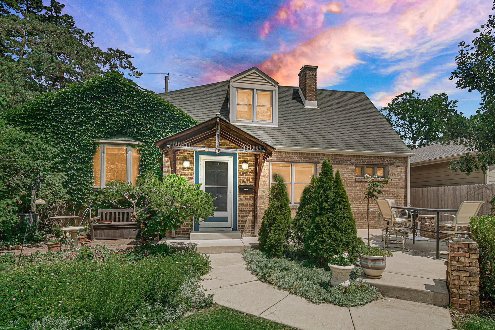 Property Photo: 10521 S Bell Avenue IL 60643