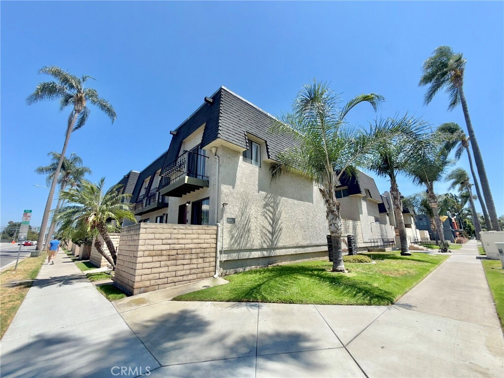 Property Photo:  2225 N Broadway G  CA 92706 