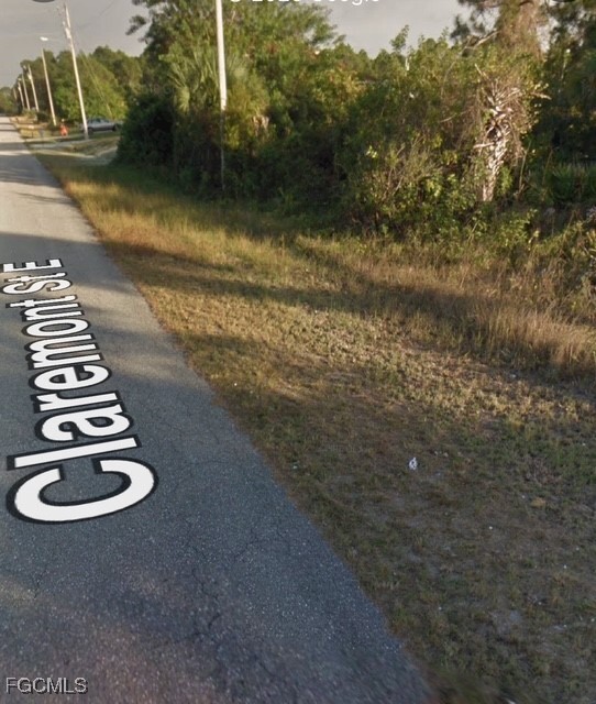 Property Photo: 1216 Claremont Street E FL 33974