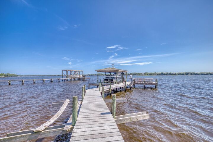 Property Photo:  7121 Wells Avenue  FL 32566 