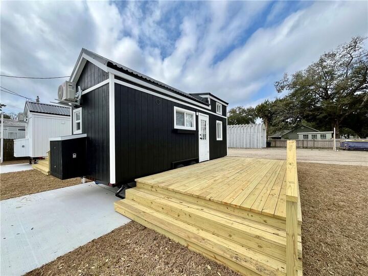 Property Photo: 710 E First Street LA 70037