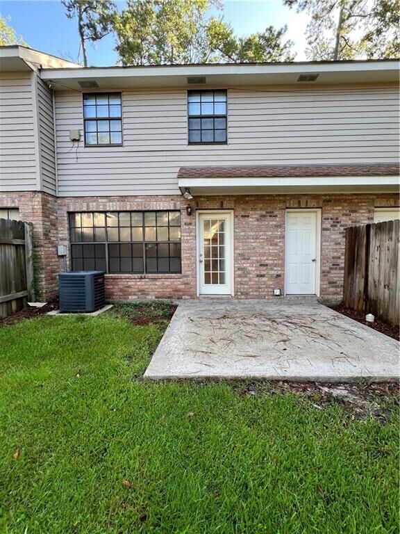 Property Photo: 627 N Village Lane B LA 70471
