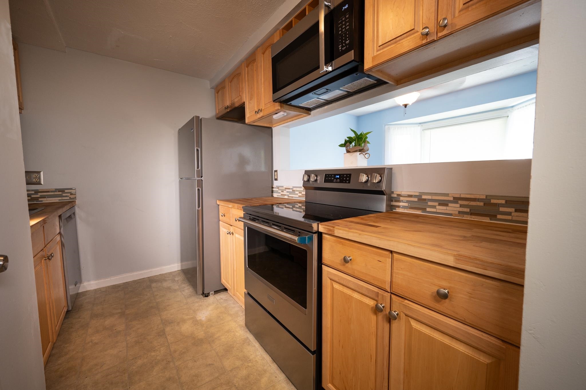 Property Photo:  42 Cromwell Drive  NH 03441 