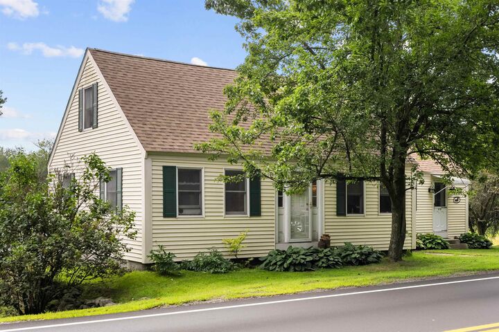 Property Photo:  640 Mammoth Road  NH 03076-2167 