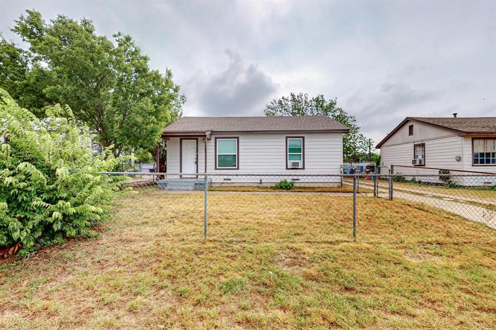 Property Photo: 4305 Frazier Avenue TX 76115