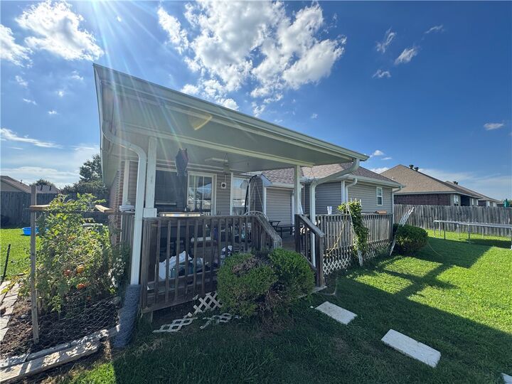 Property Photo:  1562 Hutchinson Street  AR 72751 