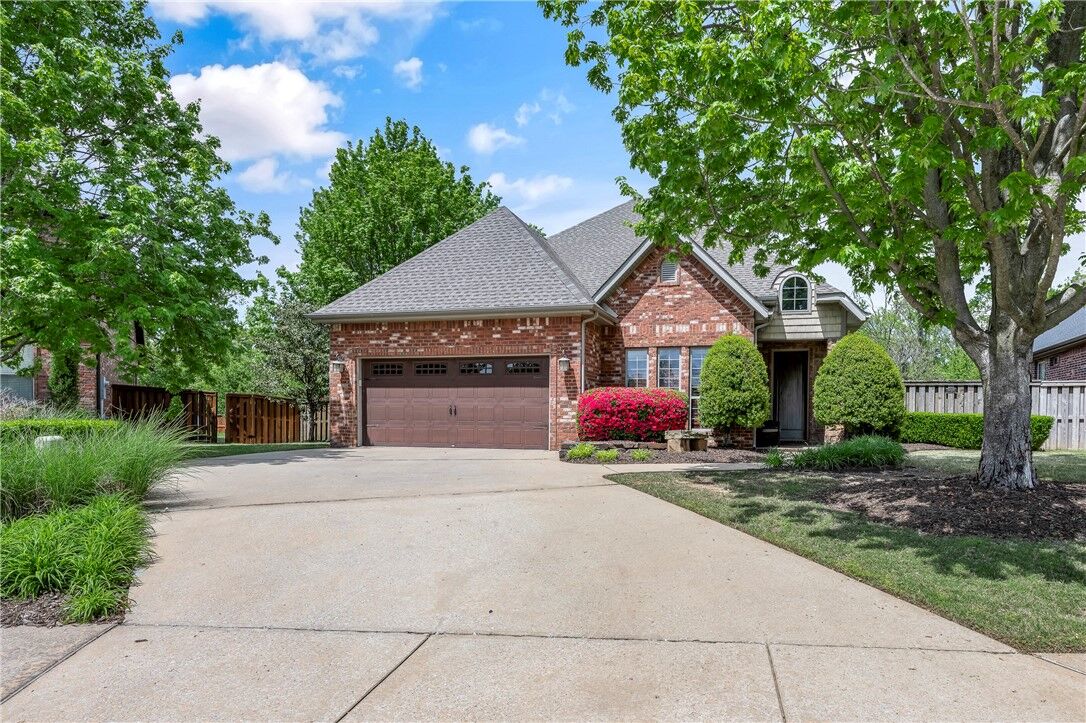 Property Photo: 1117 NE St Ives Road AR 72712