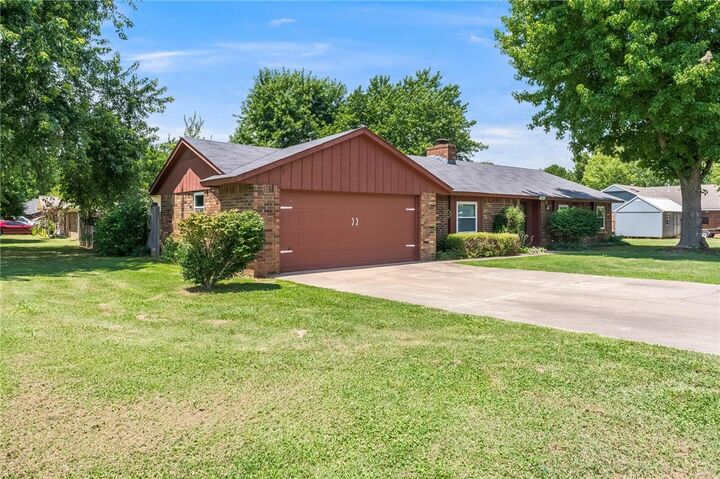Property Photo:  902 Dogwood Lane  AR 72753 