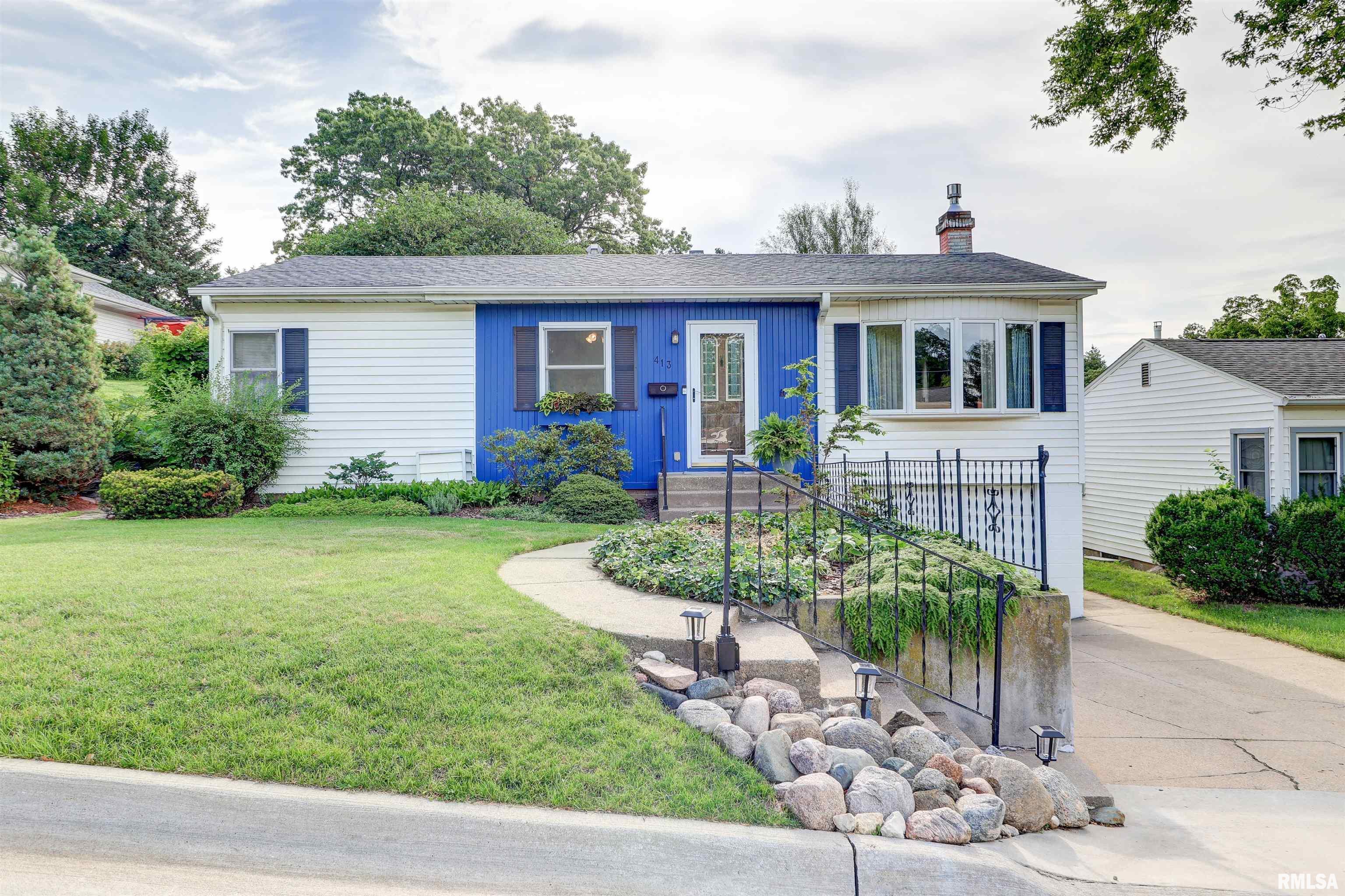 Property Photo:  413 Ruth Place  IA 52732 