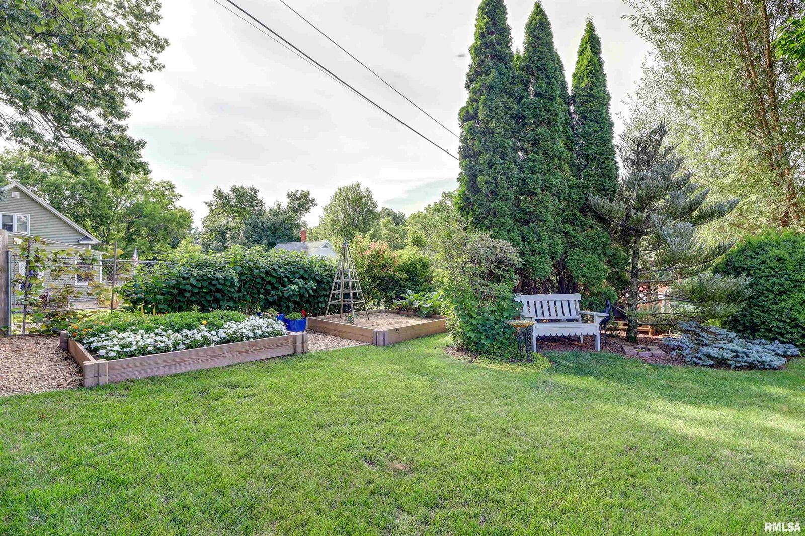 Property Photo: 413 Ruth Place IA 52732