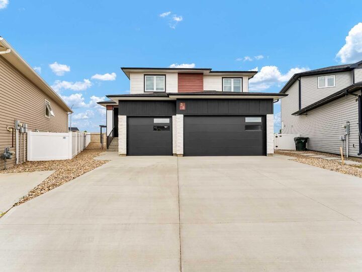 Property Photo: 32 Somerside Way SE AB T1B 0M1
