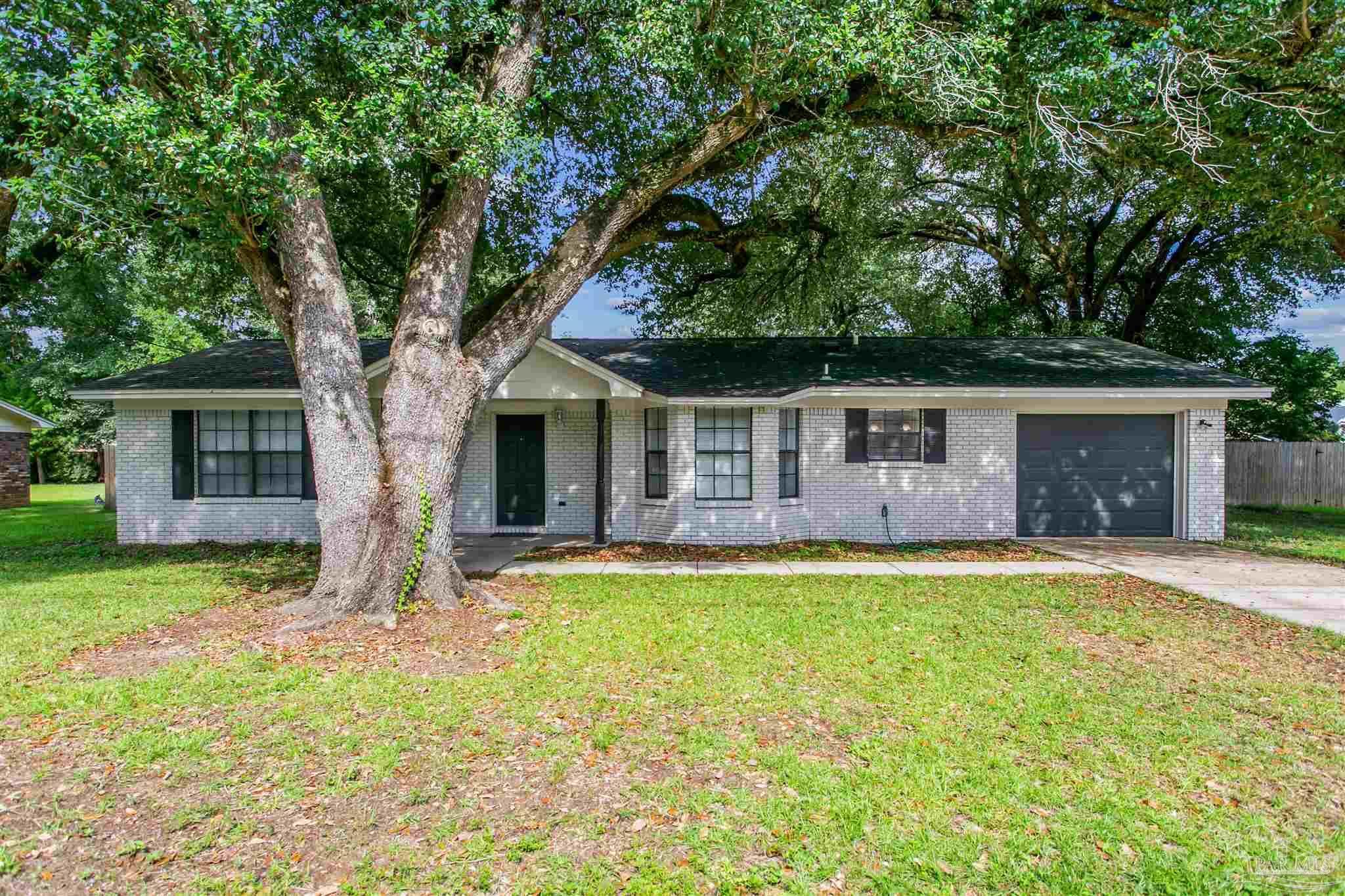 Property Photo: 4636 Evelyn St FL 32571