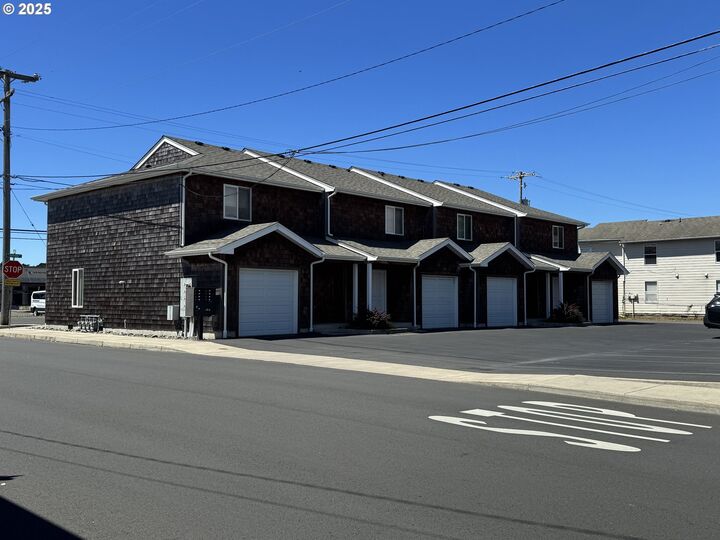 Property Photo:  720 740 Avenue G  OR 97138 