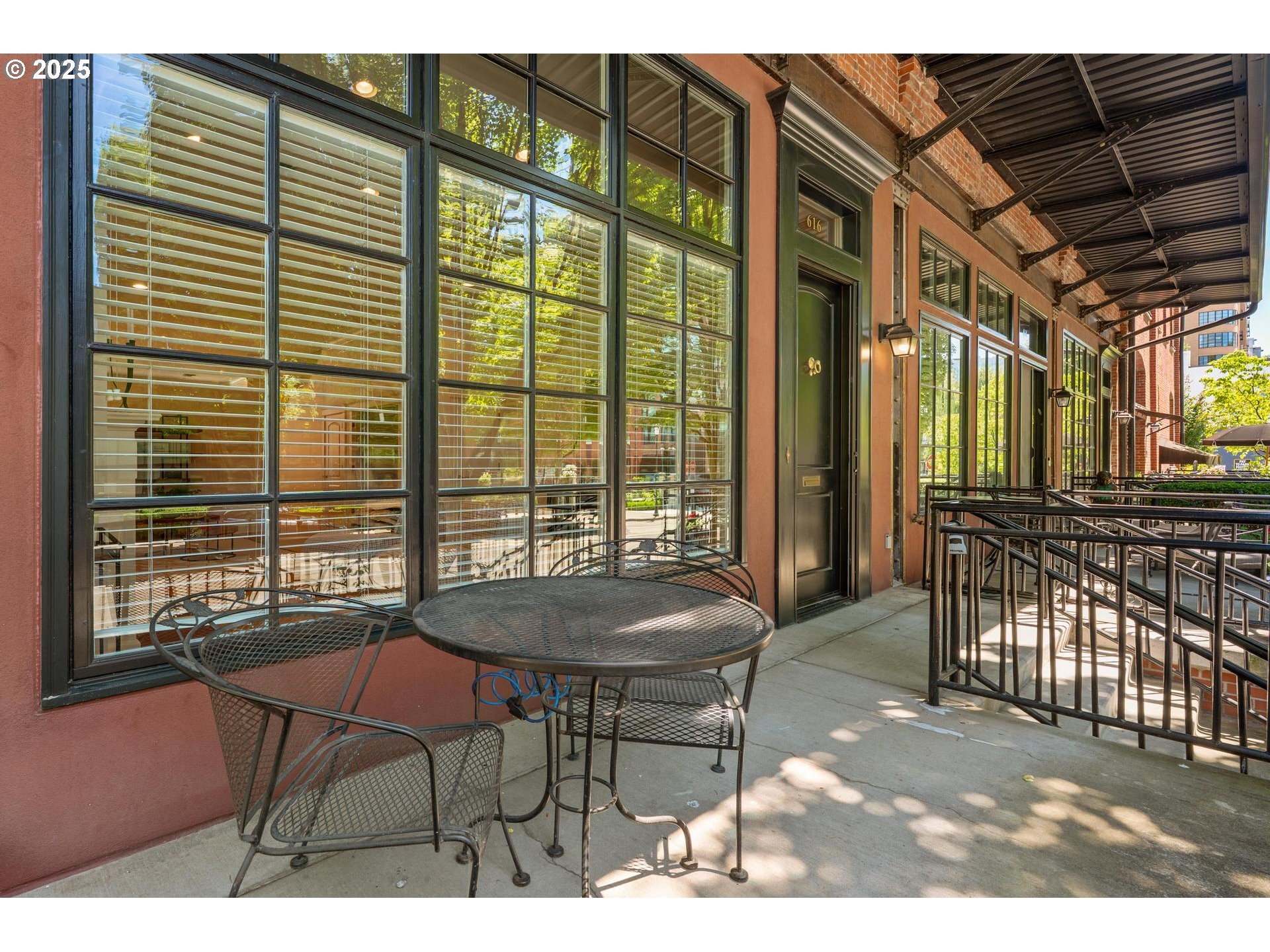 Property Photo: 616 NW 11th Ave OR 97209