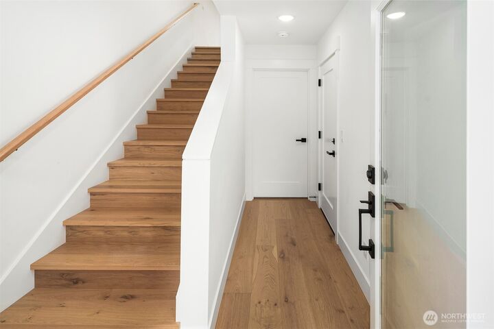 Property Photo: 725 18th Avenue C WA 98122