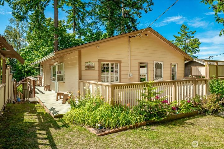 Property Photo:  5045  Maple Street  WA 98230 