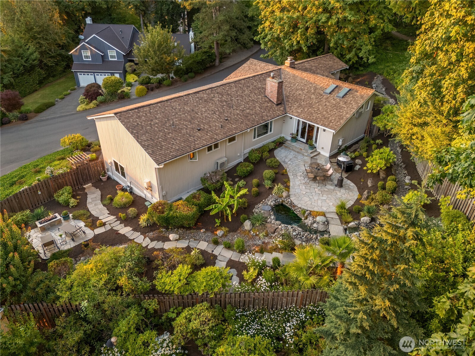 Property Photo: 8413 SE 53rd Place WA 98040