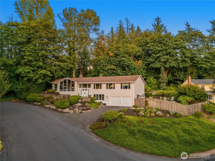 Property Photo:  8413 SE 53rd Place  WA 98040 