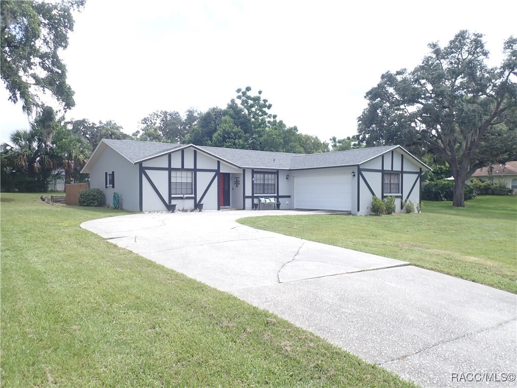 Property Photo:  6139 W Pine Circle  FL 34429 