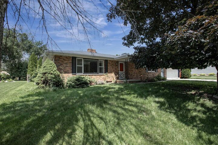 Property Photo: 1108 Holly Court WI 54130-2630
