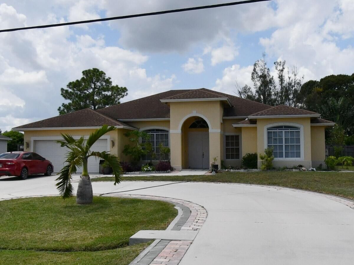 Property Photo: 368 NW Bayshore Boulevard FL 34983
