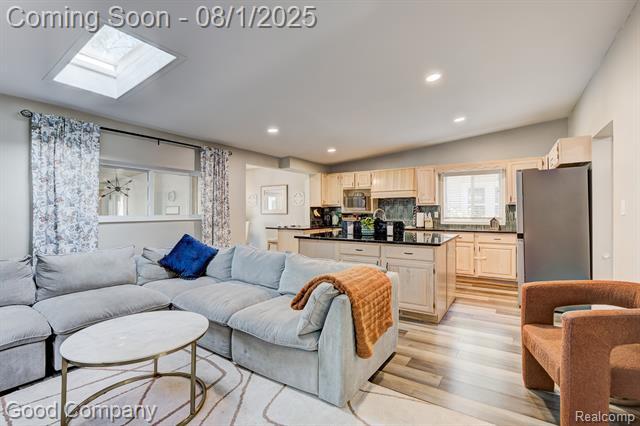 Property Photo:  1021 N Altadena Avenue  MI 48067 
