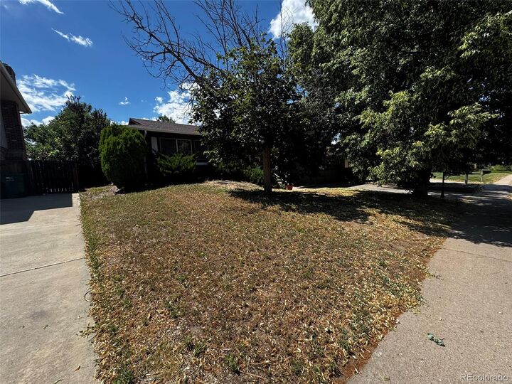 Property Photo:  3085 S Pagosa Street  CO 80013 
