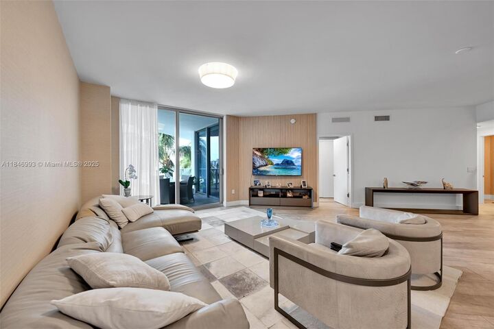 Property Photo: 17111 Biscayne Blvd 207 FL 33160