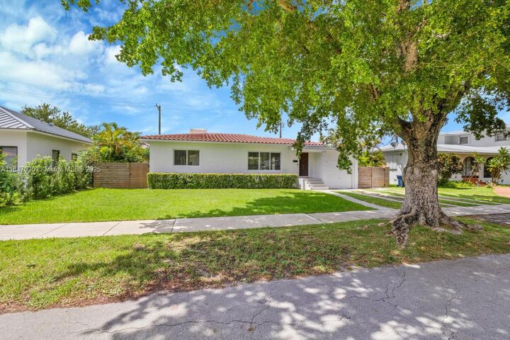 Property Photo: 5770 SW 39th St FL 33155