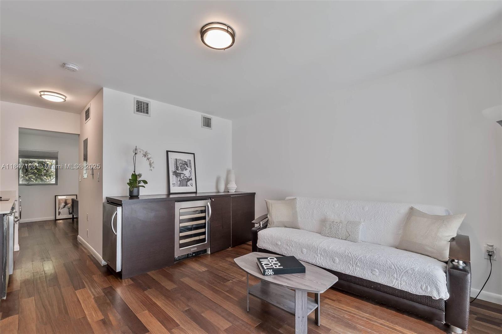 Property Photo:  1550 Pennsylvania Ave 123  FL 33139 