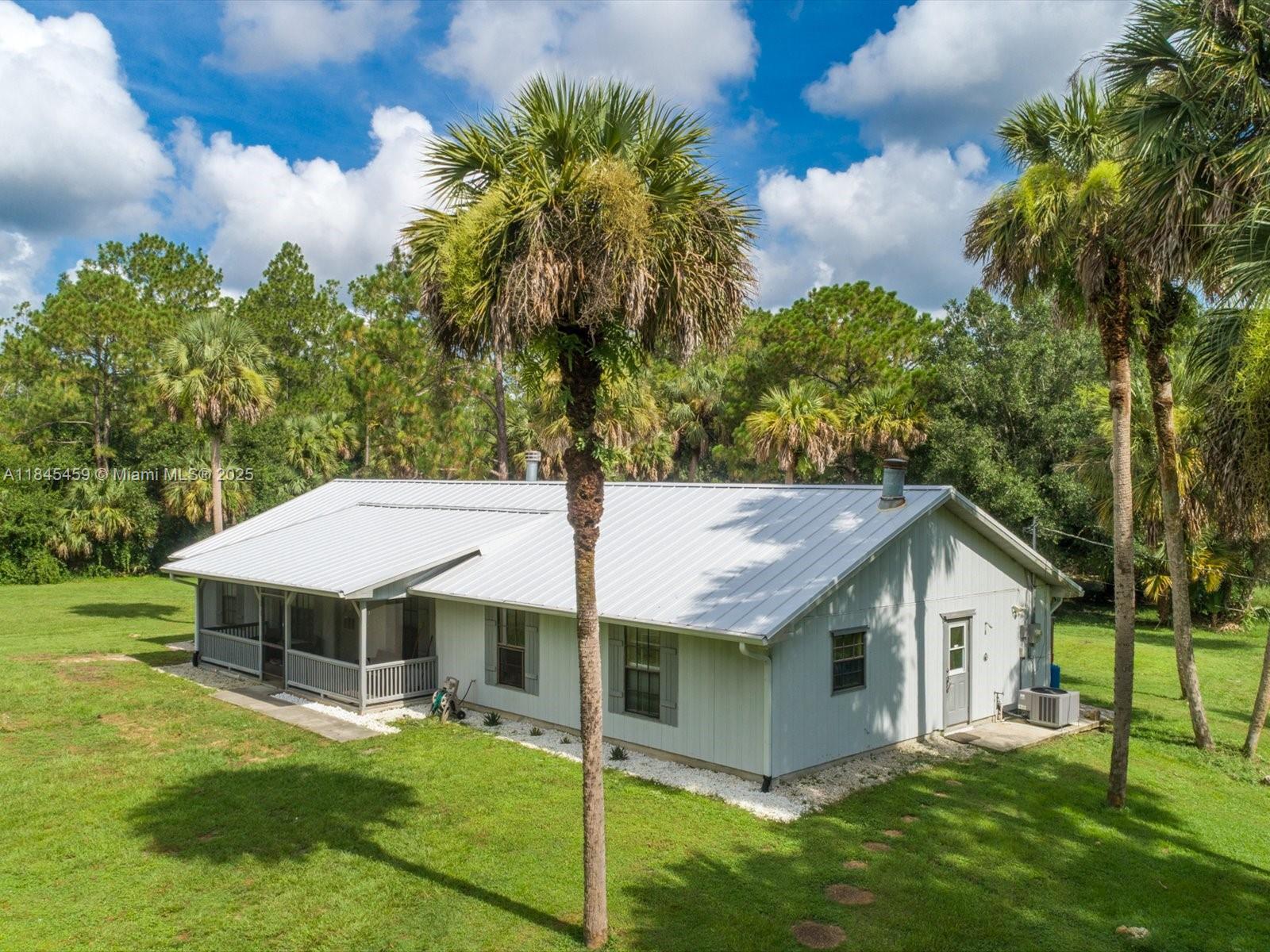 Property Photo: 3631 6th Ave SE FL 34117