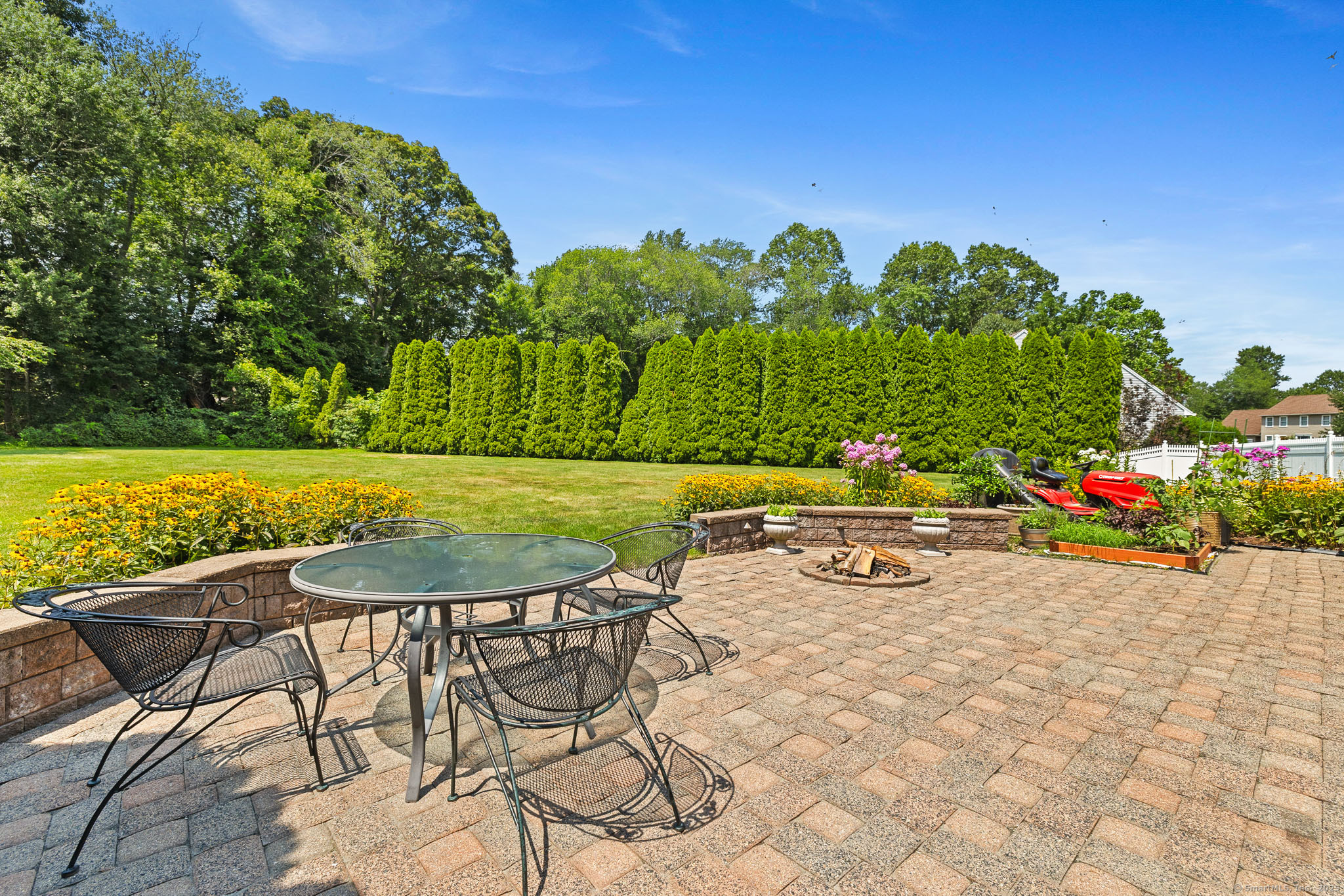 Property Photo: 75 Spinners Run CT 06074