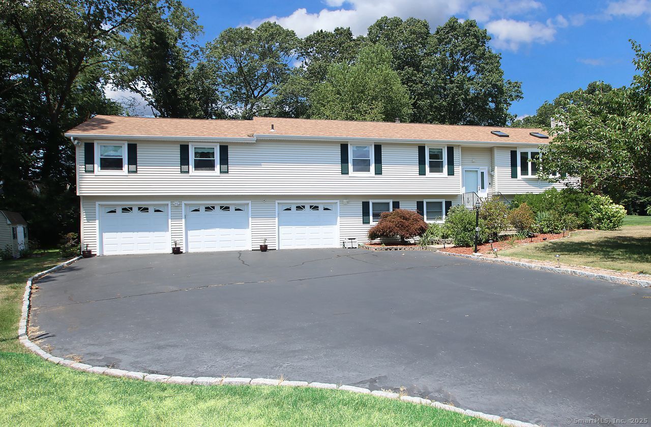 Property Photo:  39 Wood Chase Lane  CT 06471 