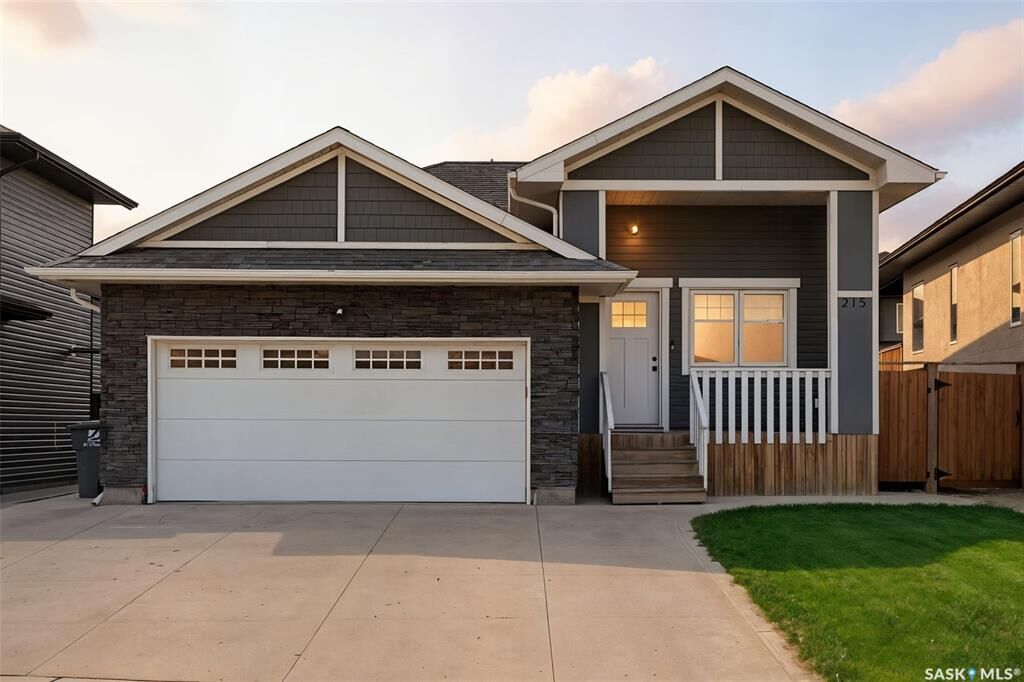 Property Photo: 215 Bolstad Manor SK S7W 0Y1