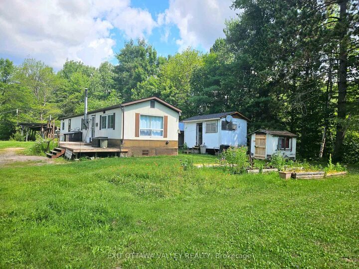 Property Photo: 40496 17 Highway ON K0J 2K0