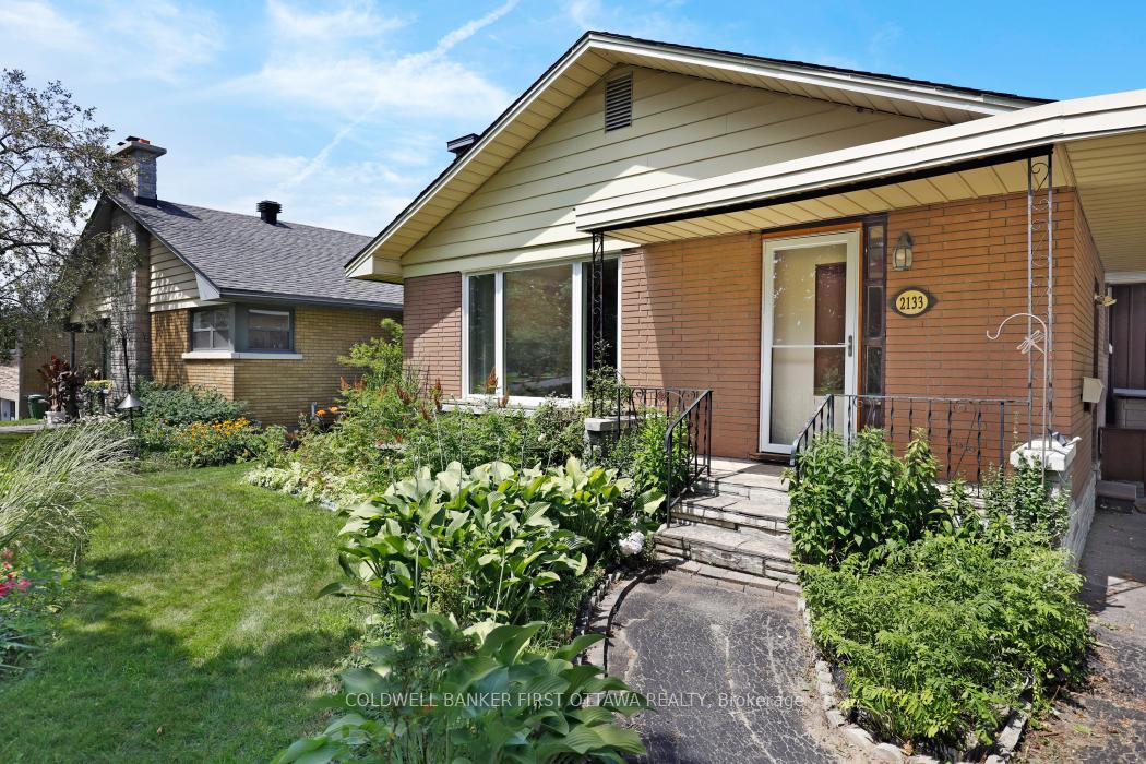 Property Photo: 2133 Westbourne Avenue ON K2A 1N3